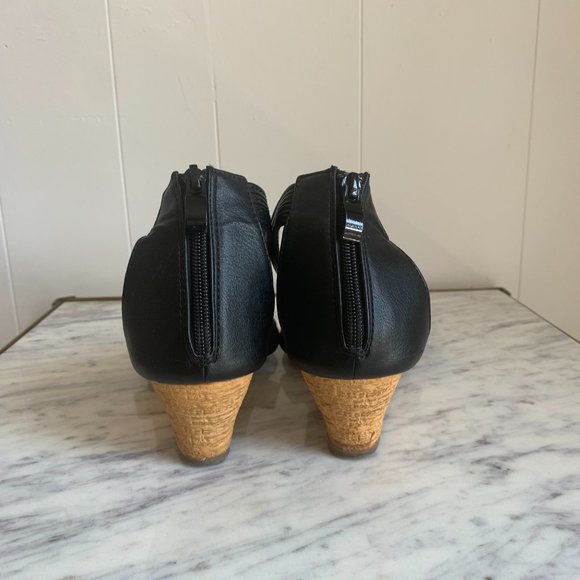 Beautiful Wedge Sandals size 9 - Picture 5 of 9